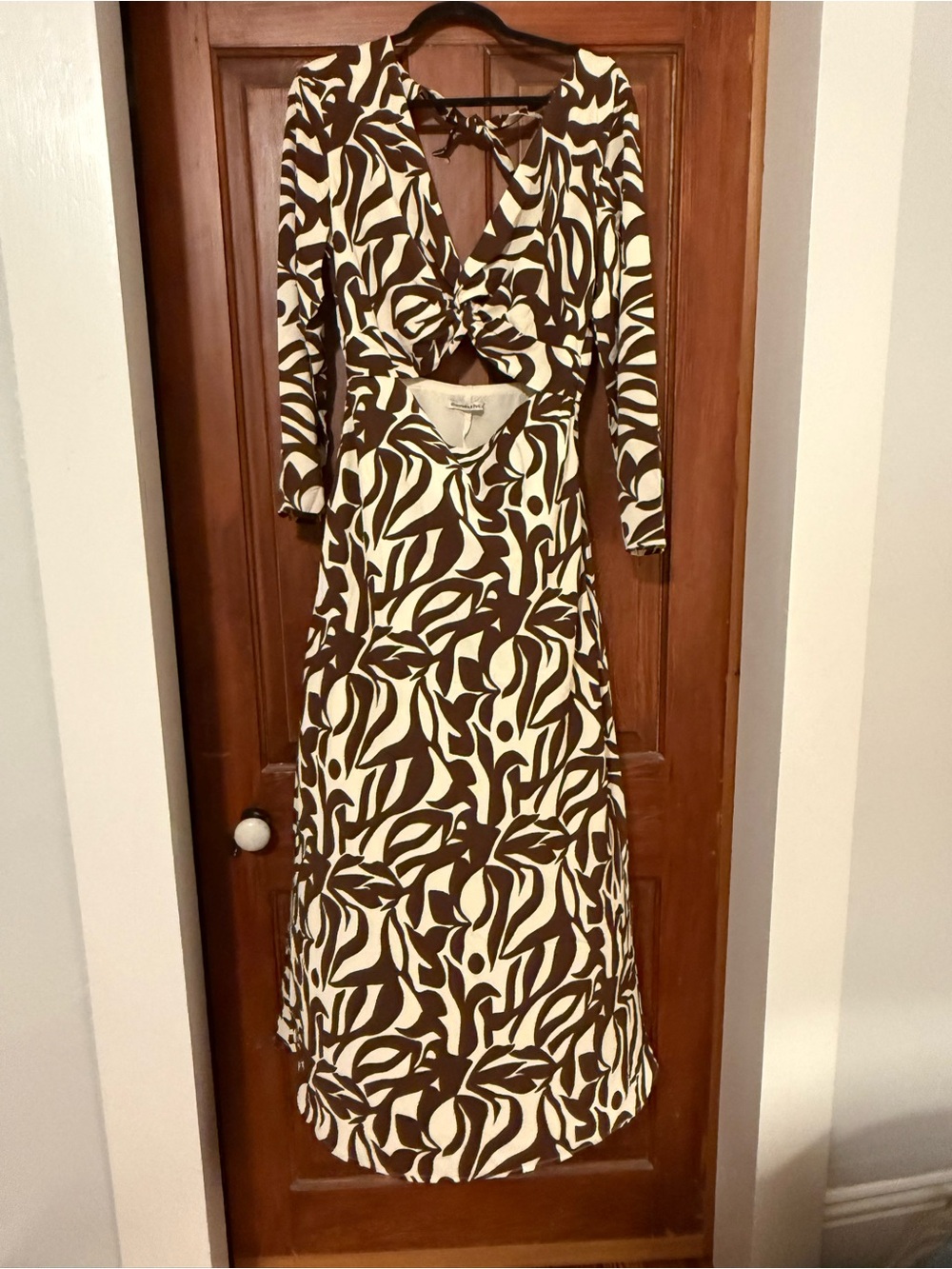 Abercrombie & Fitch Brown and Cream Long-Sleeve Cutout Maxi Dress